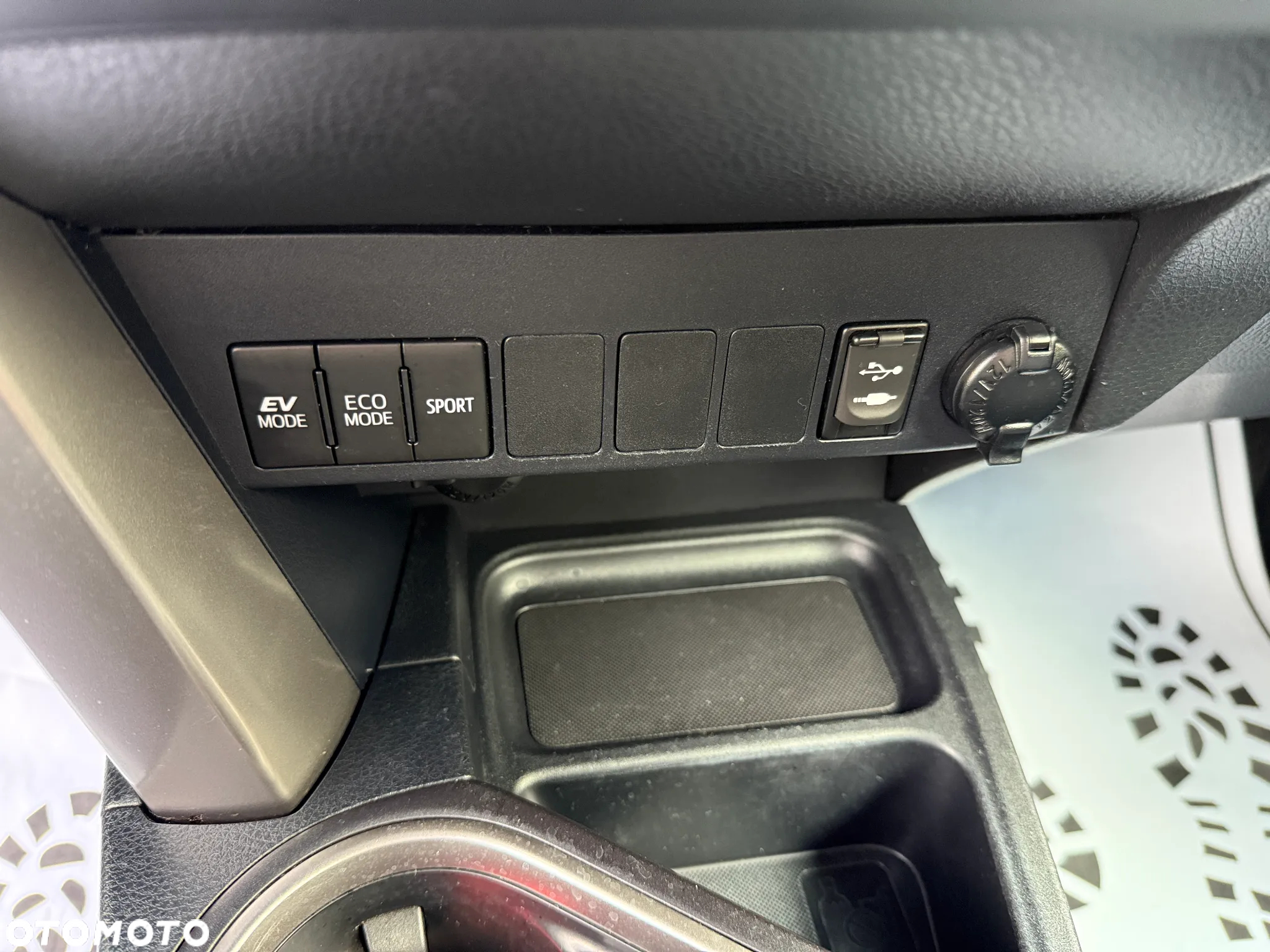 Toyota RAV4 Hybrid Premium 4x2 - 14