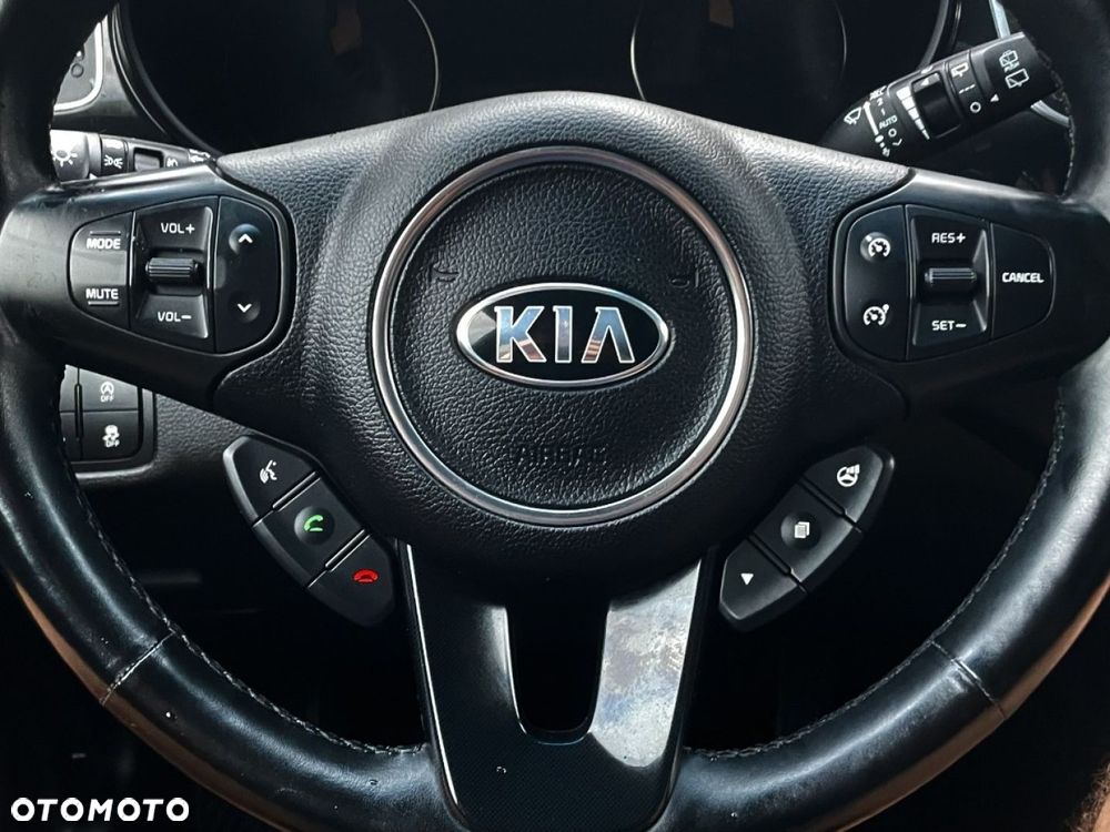 Kia Carens - 39