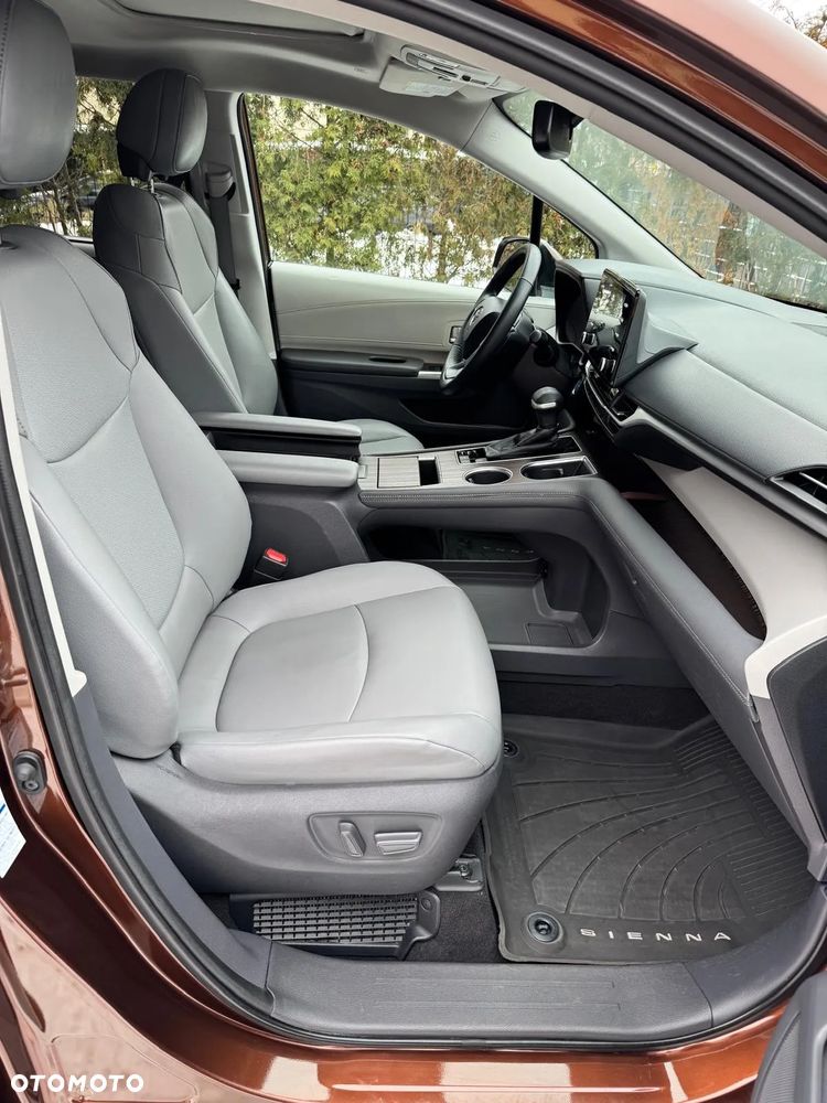 Toyota Sienna - 12