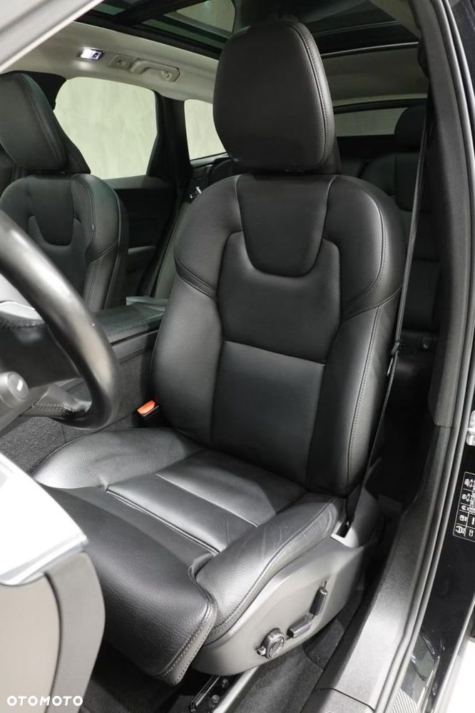 Volvo XC 60 T6 Plug-In Hybrid AWD R-Design - 13