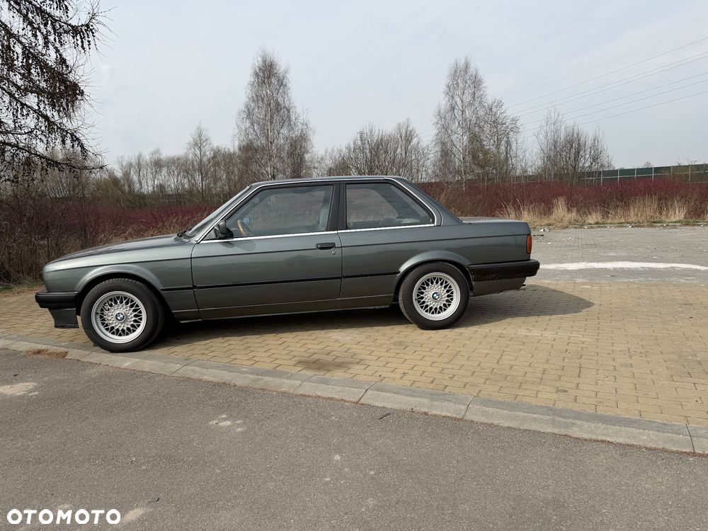 BMW Seria 3 318i - 4