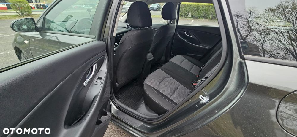 Hyundai i30 1.5 DPI Classic + - 17