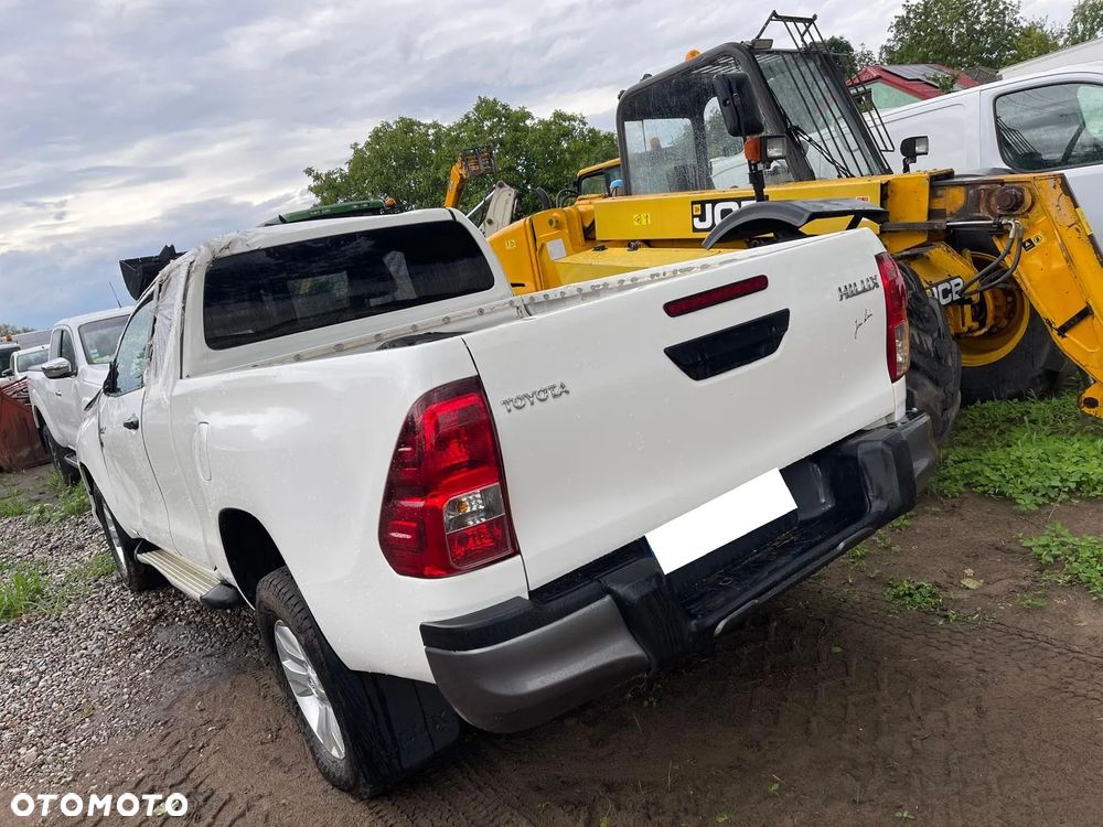 Toyota Hilux 4x4 Extra Cab Comfort - 2
