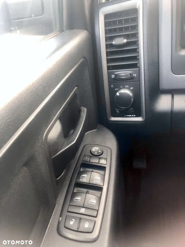 Dodge RAM 1500 5.7 4x4 - 23