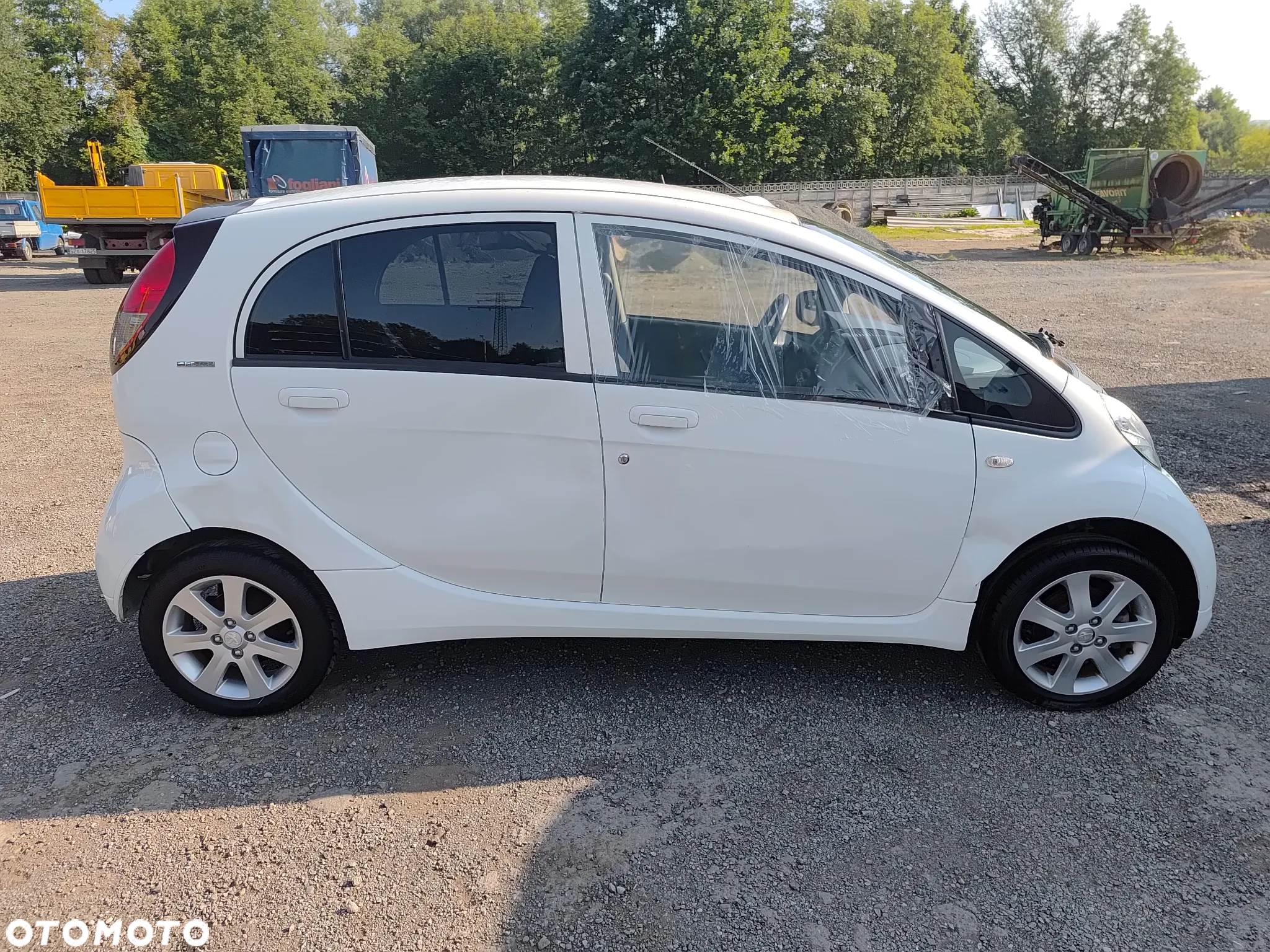 Peugeot iOn Active - 12