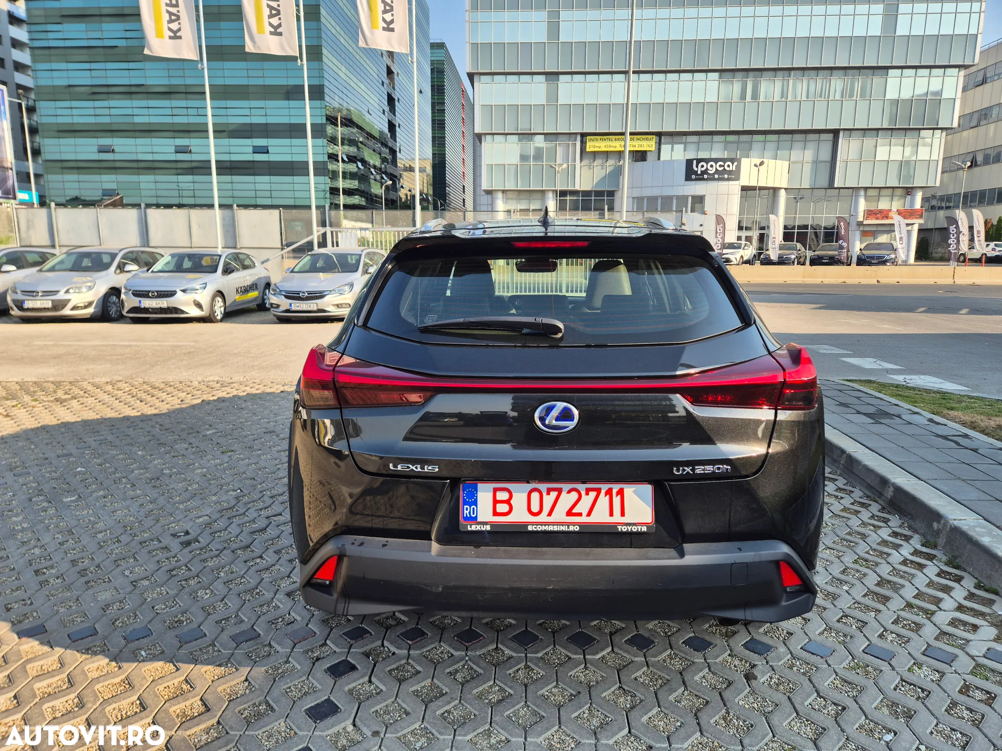Lexus UX 250h Business Edition - 8