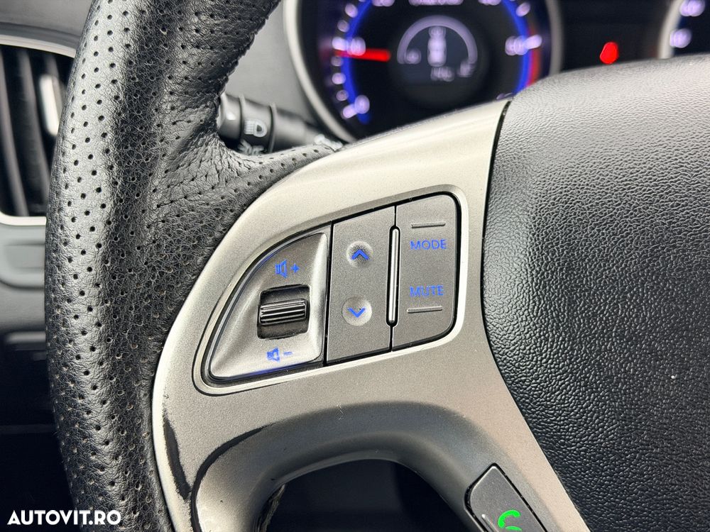 Hyundai ix35 1.7 CRDI 2WD blue Finale Silver - 28