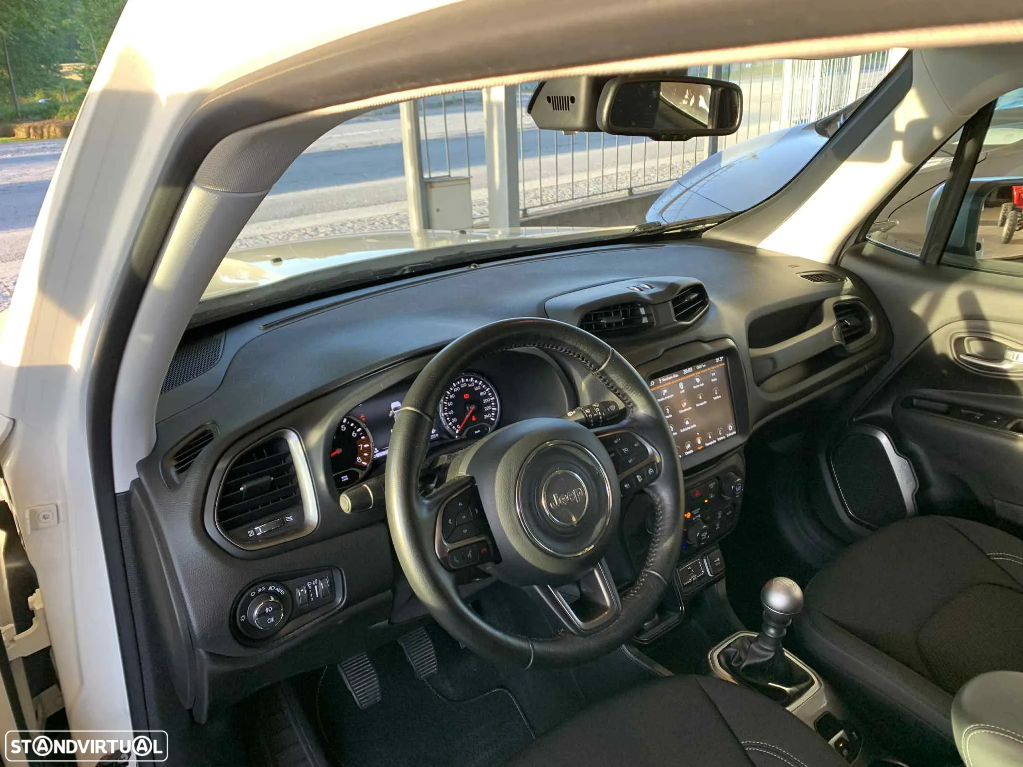 Jeep Renegade 1.0 T Limited - 8