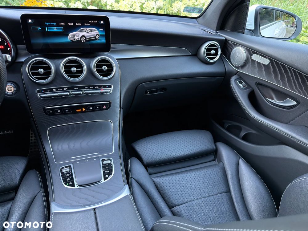 Mercedes-Benz GLC 250 4Matic 9G-TRONIC AMG Line - 17