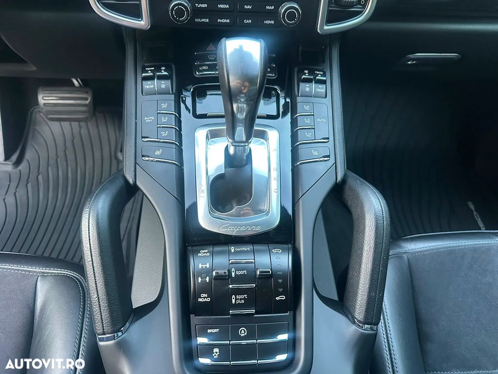 Porsche Cayenne Platinum Edition - 18
