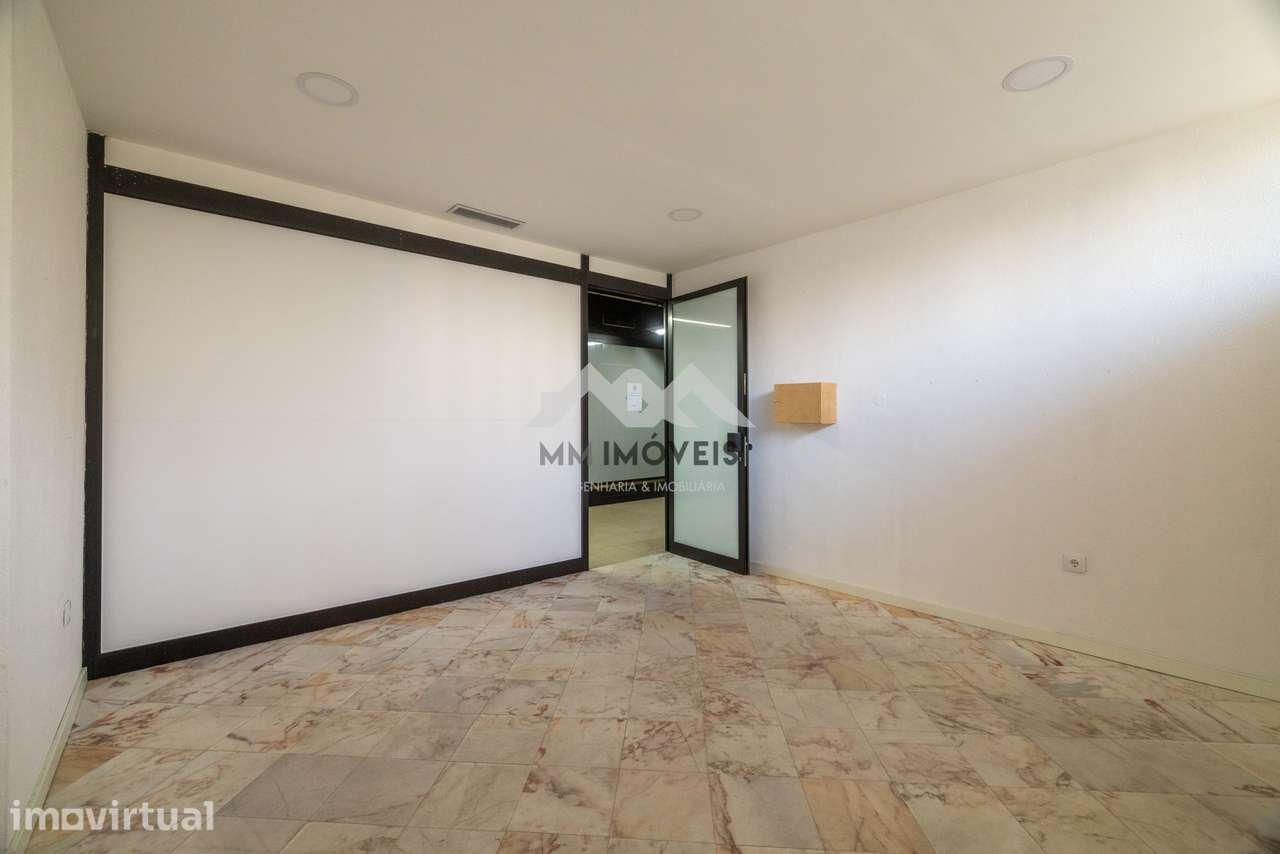Espaço Comercial | Arrendamento | Centro Comercial Campo Alegre - Grande imagem: 4/15