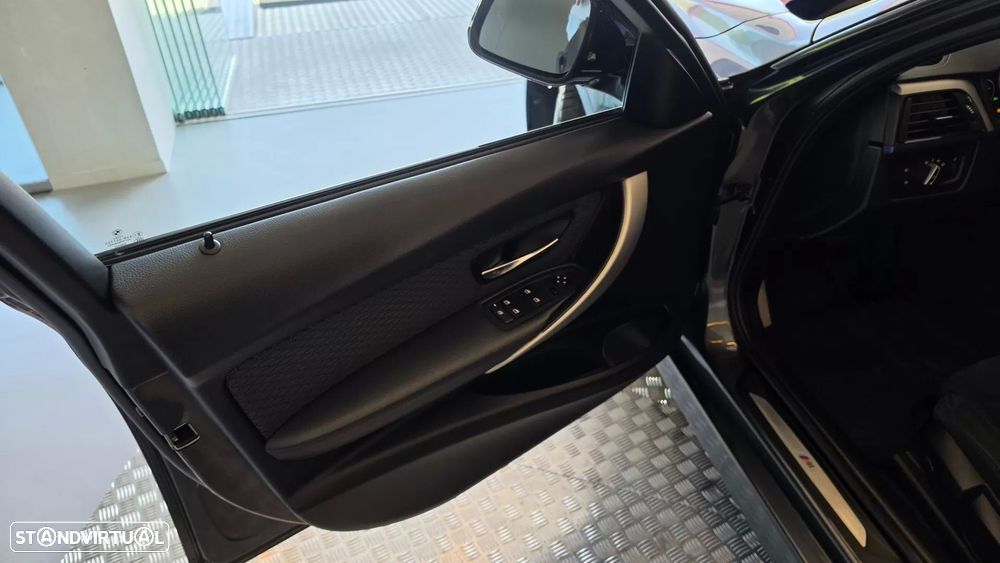 BMW 320 d Auto Pack M - 34