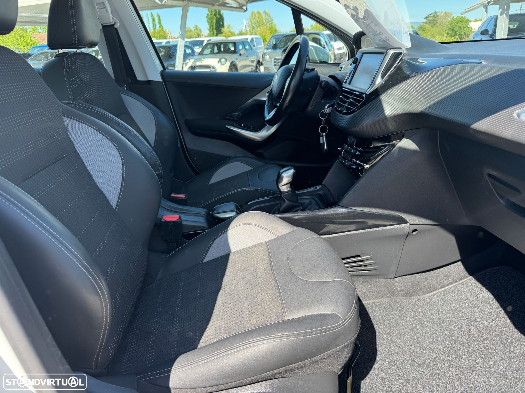 Peugeot 2008 1.2 PureTech Allure - 11