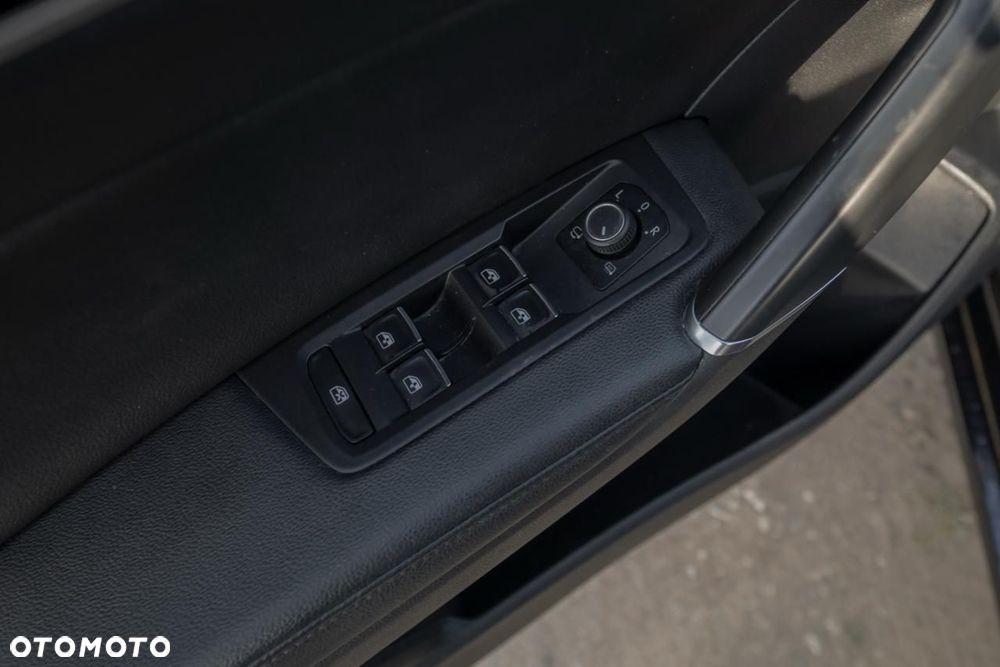 Volkswagen Touran 2.0 TDI SCR (BlueMotion Technology) DSG Comfortline - 18