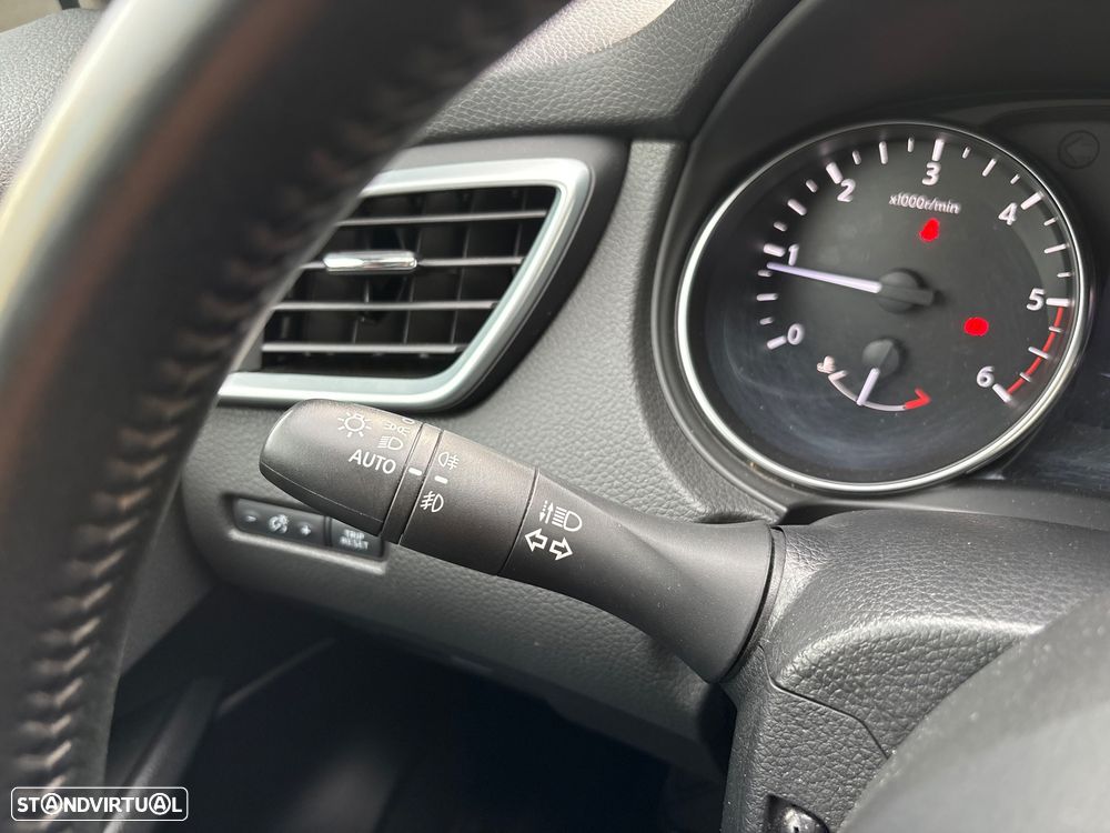 Nissan Qashqai 1.5 dCi N-Connecta 18 - 23