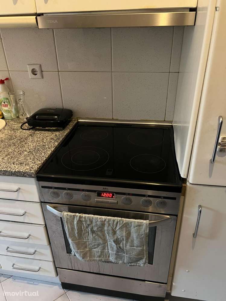 Quarto - localizado em Lordelo do Ouro Porto - Grande imagem: 4/14