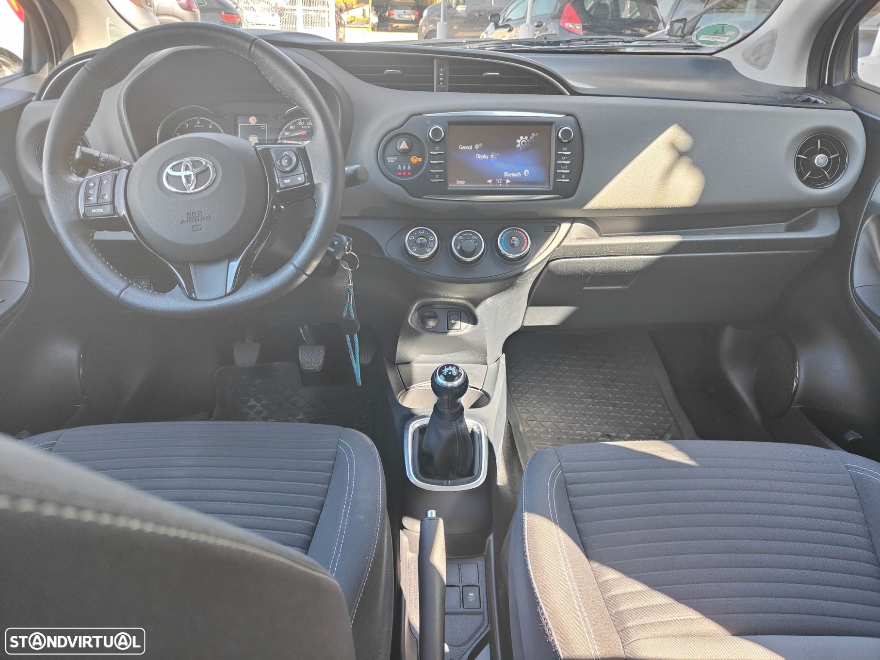 Toyota Yaris 1.0 VVT-i 20 Anos - 6