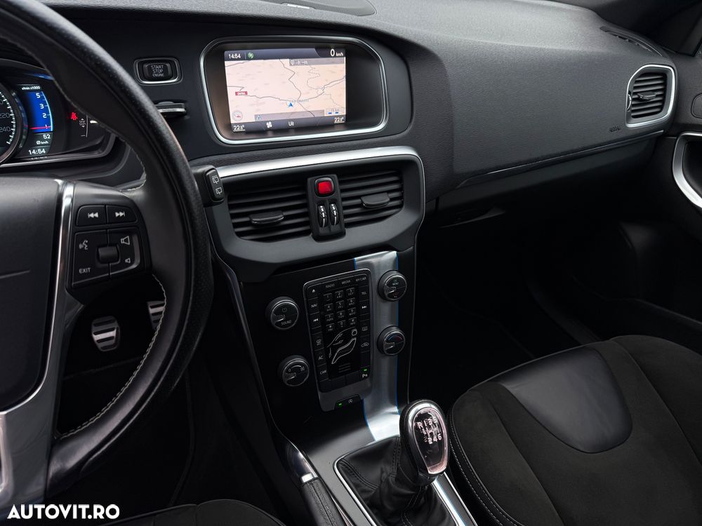 Volvo V40 D2 R Design - 10