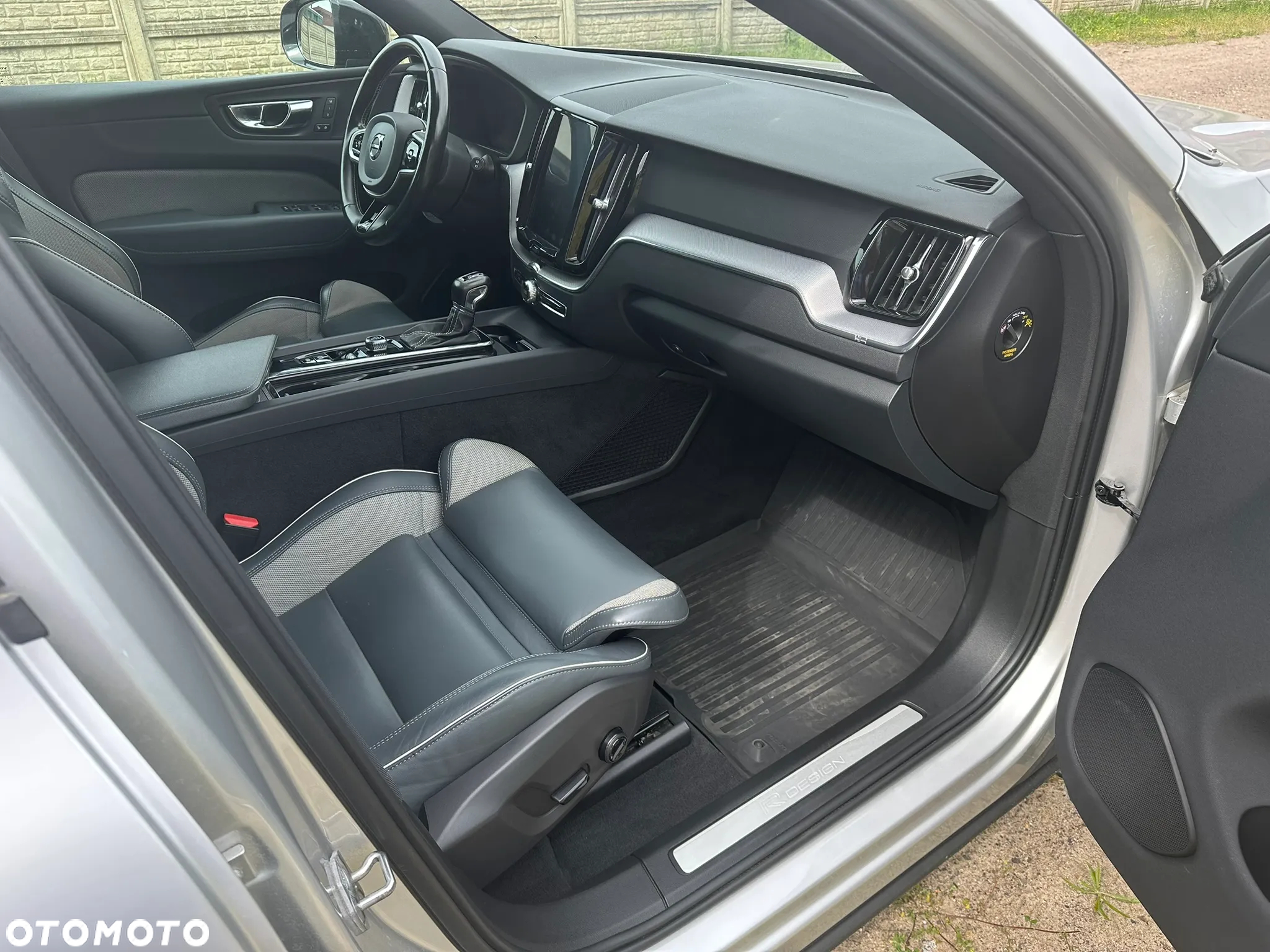 Volvo XC 60 T4 R-Design - 11