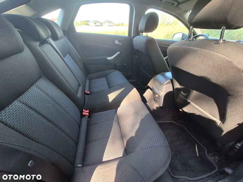 Ford Mondeo 2.0 Ghia X100 / X - 23