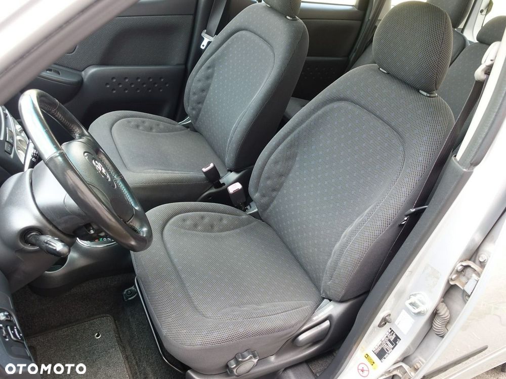 Toyota Yaris Verso - 12