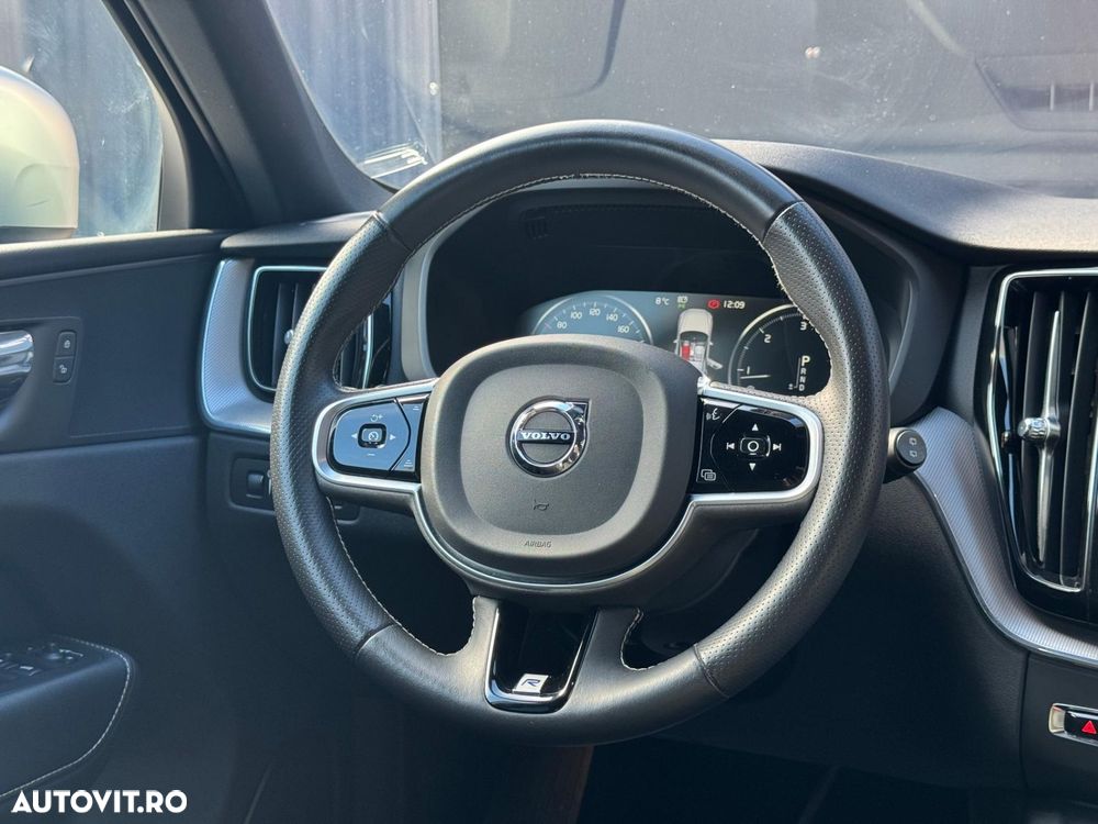 VOLVO XC60 2019 — imagine 9