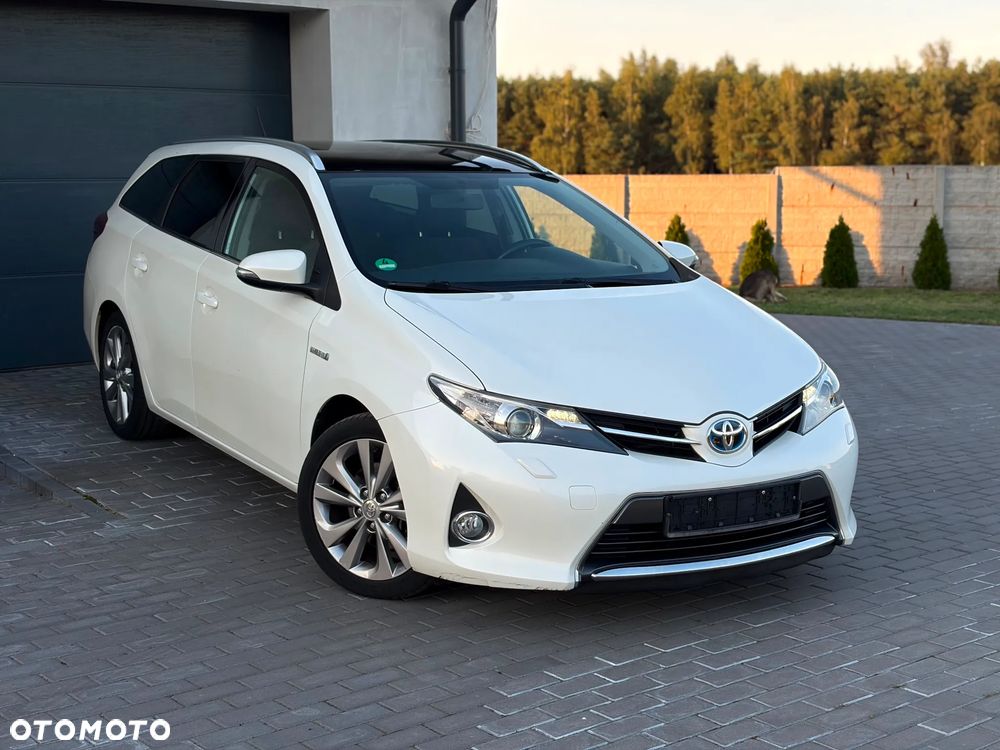 Toyota Auris 1.8 HSD Luna - 1