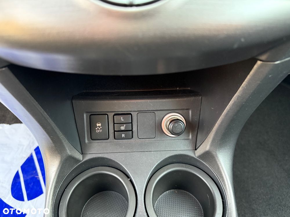 Toyota RAV4 10-13 - 33