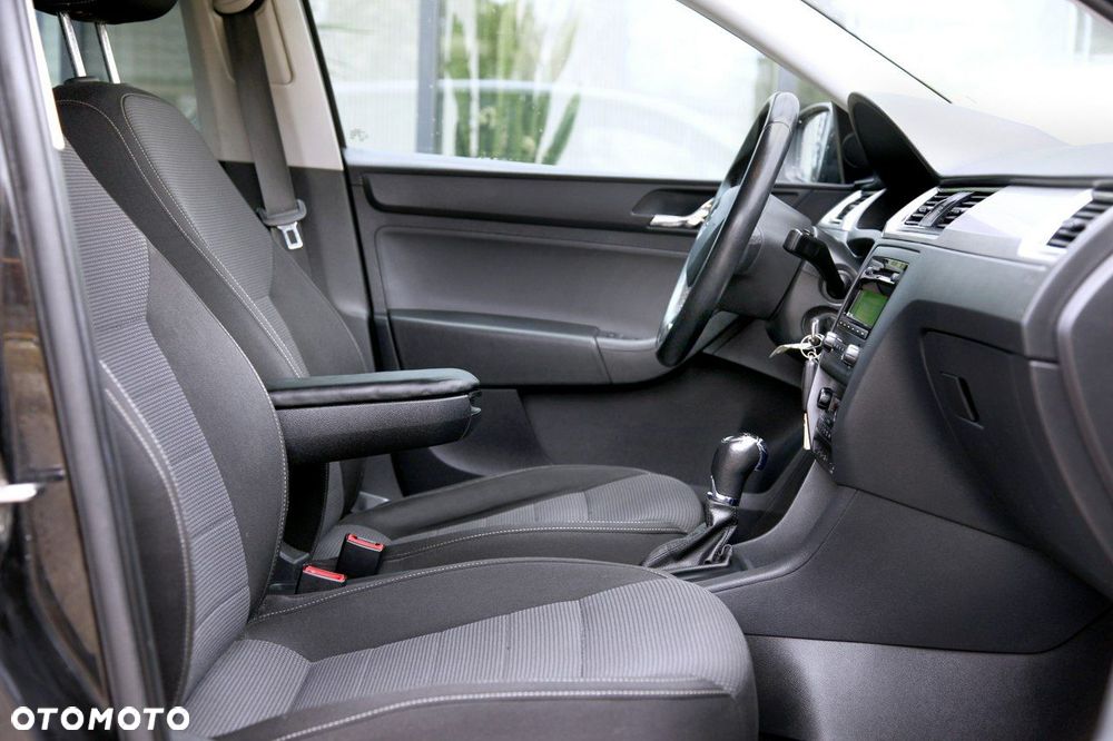 Skoda RAPID 1.6 TDI DSG Edition - 13