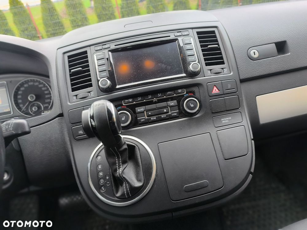 Volkswagen Multivan - 12