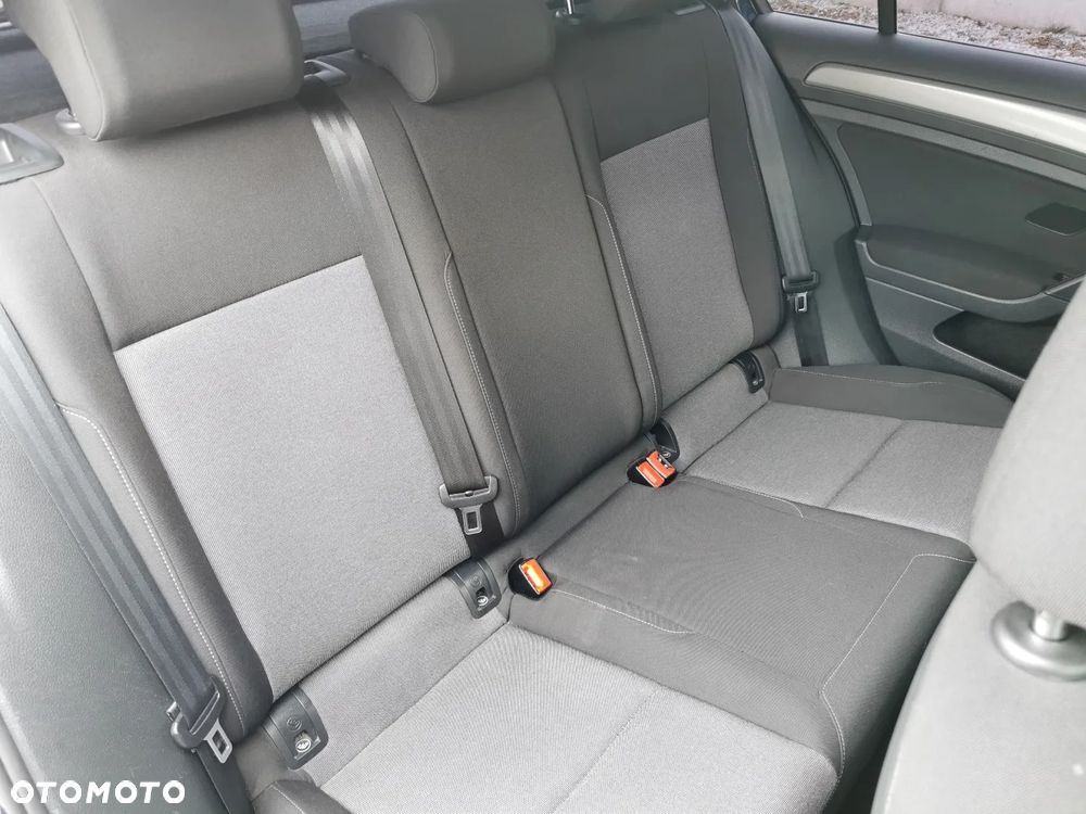 Volkswagen Golf - 12