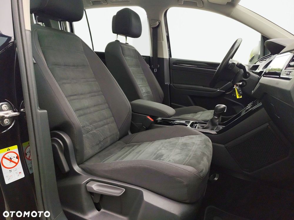 Volkswagen Touran - 21