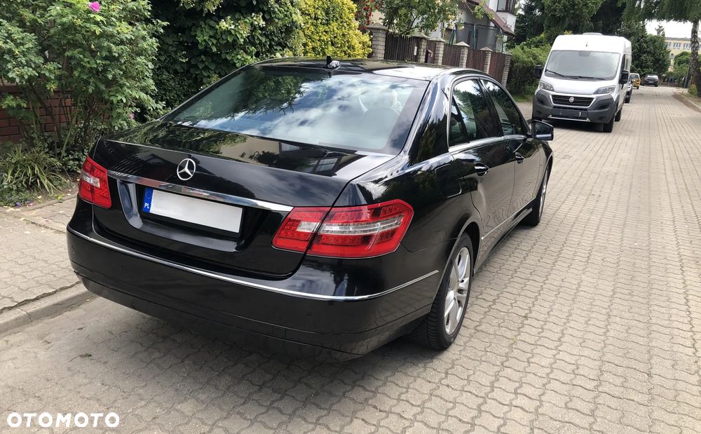 Mercedes-Benz Klasa E 220 CDI BlueEff Avantgarde - 4