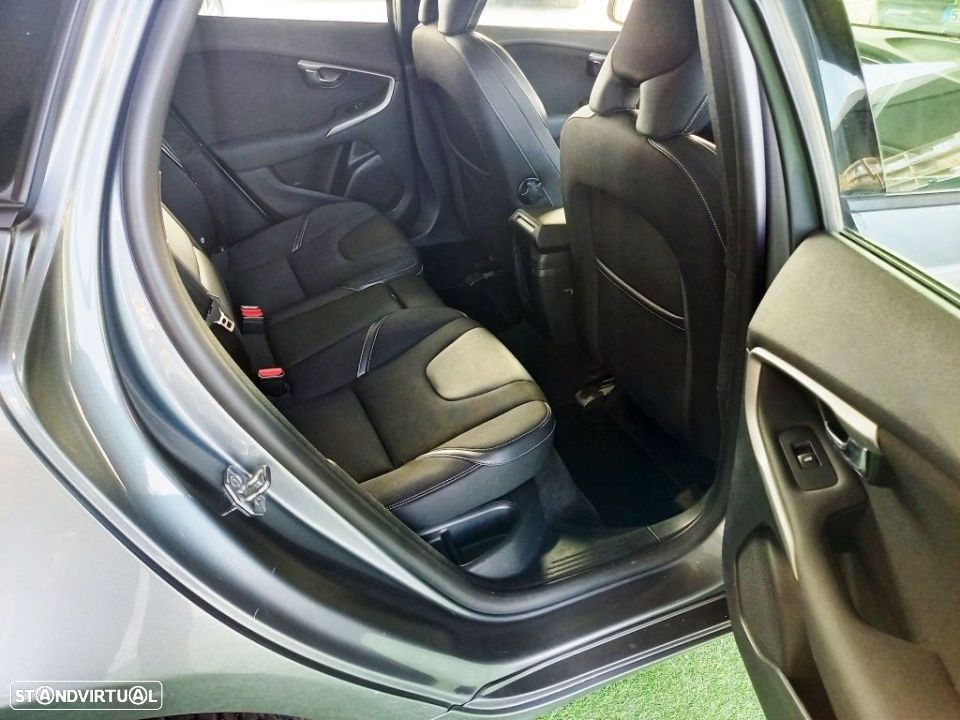 Volvo V40 2.0 D2 Momentum Geartronic - 34