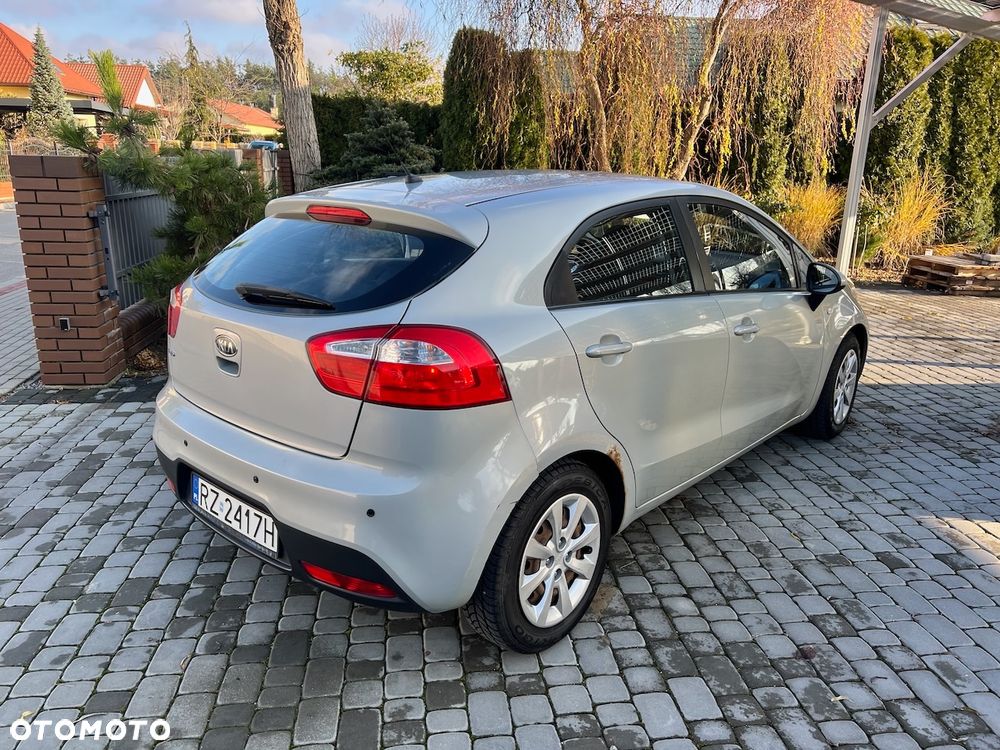 Kia Rio 1.4 L - 7