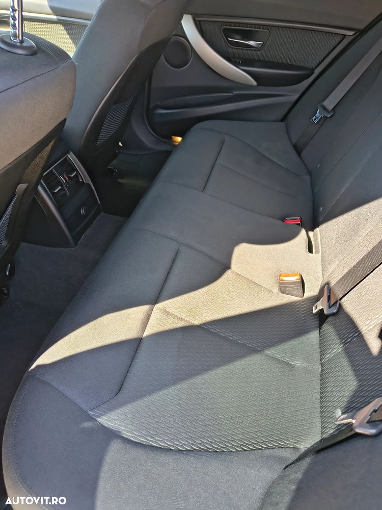 BMW Seria 3 318d Luxury Line - 9