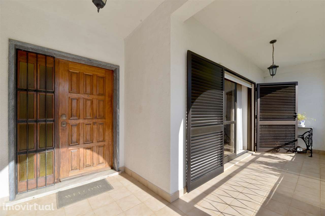 Moradia 4 assoalhadas para arrendamento em São Pedro Do Estoril. - Grande imagem: 3/41