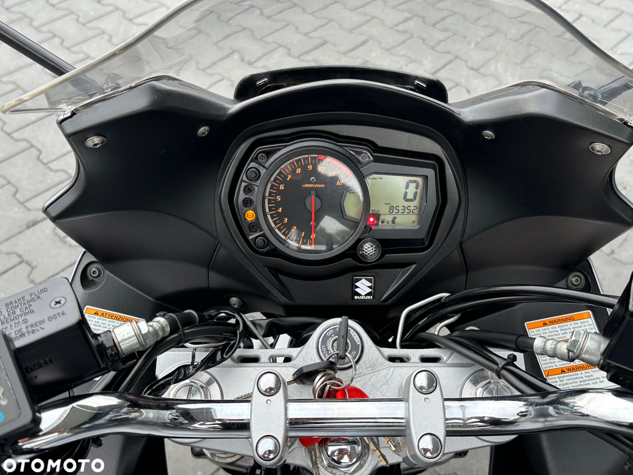 Suzuki GSX - 23