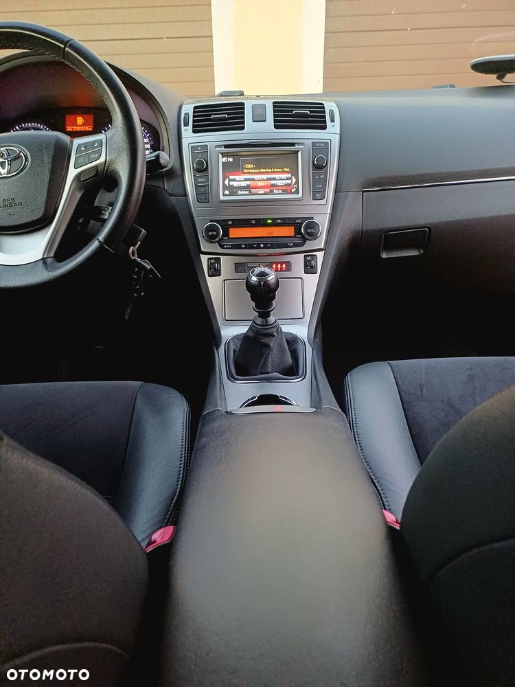 Toyota Avensis 2.0 Executive - 28