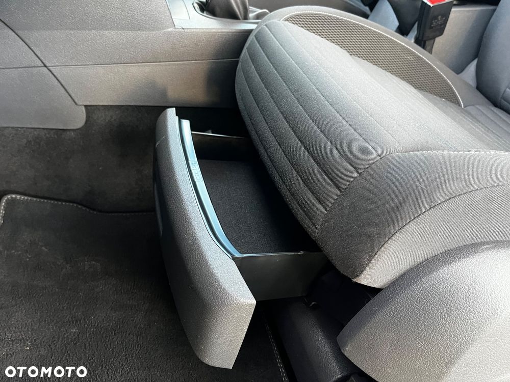 Volkswagen Touran 1.6 TDI DPF BlueMotion Technology Cup - 20