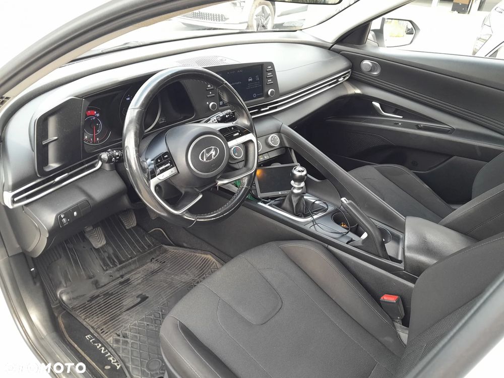 Hyundai Elantra 1.6 Modern - 9