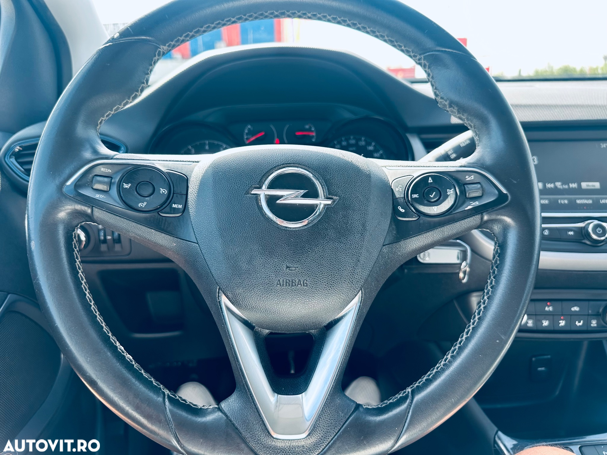 Opel Crossland X 1.2 Enjoy - 37