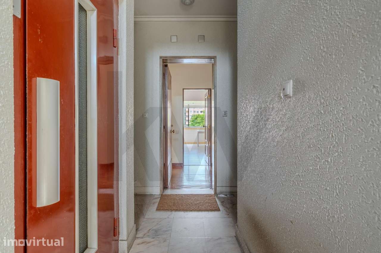 T2 para Arrendamento nas Olaias com Garagem | Metro a Poucos Metros - Grande imagem: 5/36