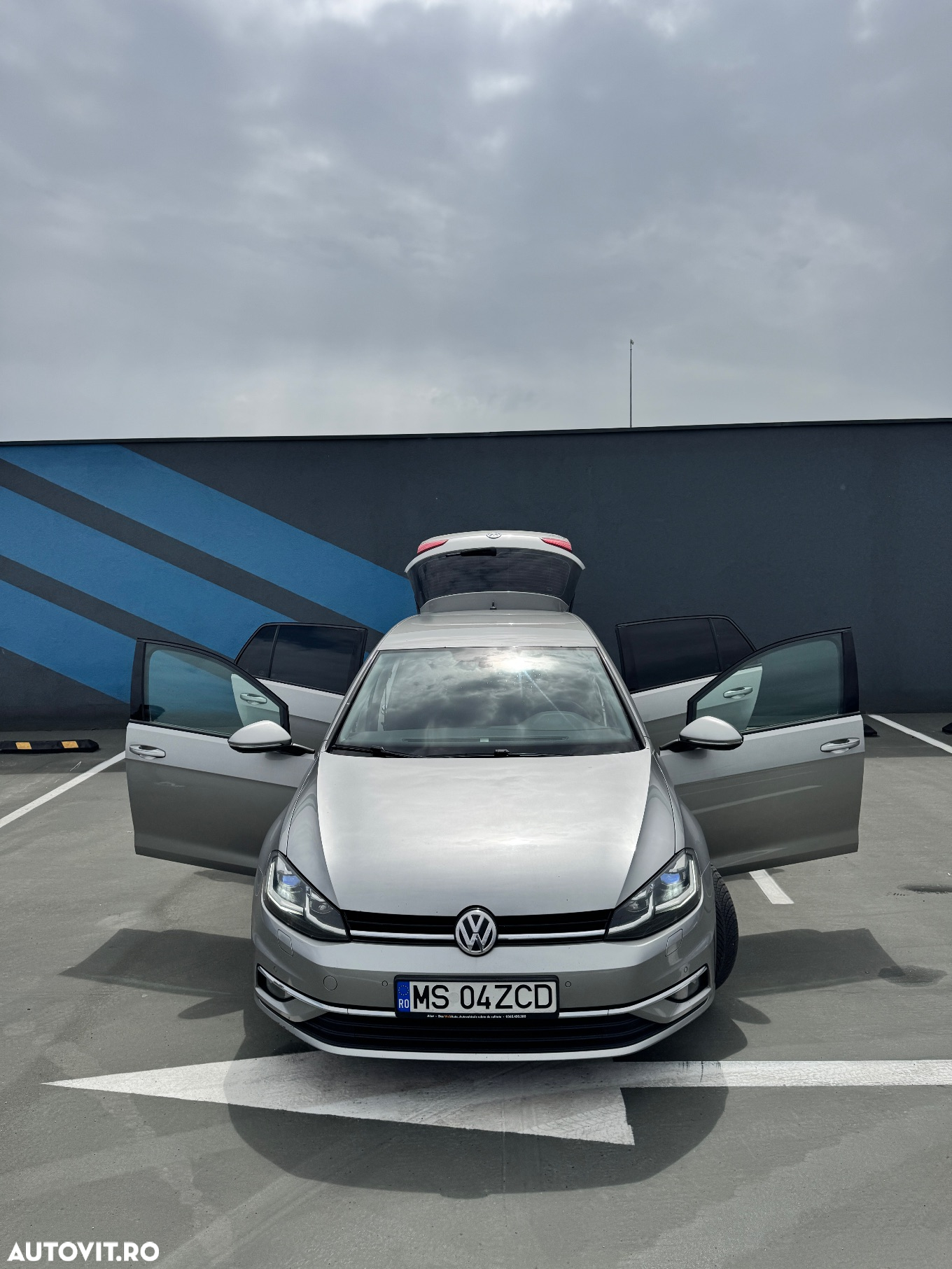 Volkswagen Golf 1.6 TDI DSG Comfortline - 6