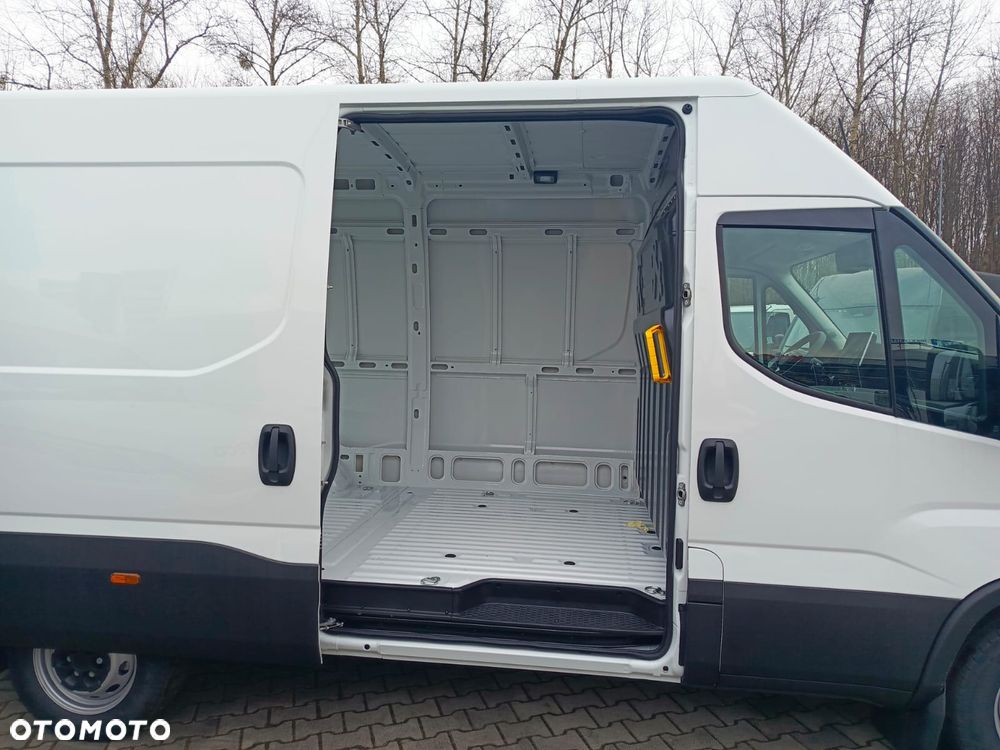 Iveco Daily 35S18HV 12M3 dostępny od ręKi - 17