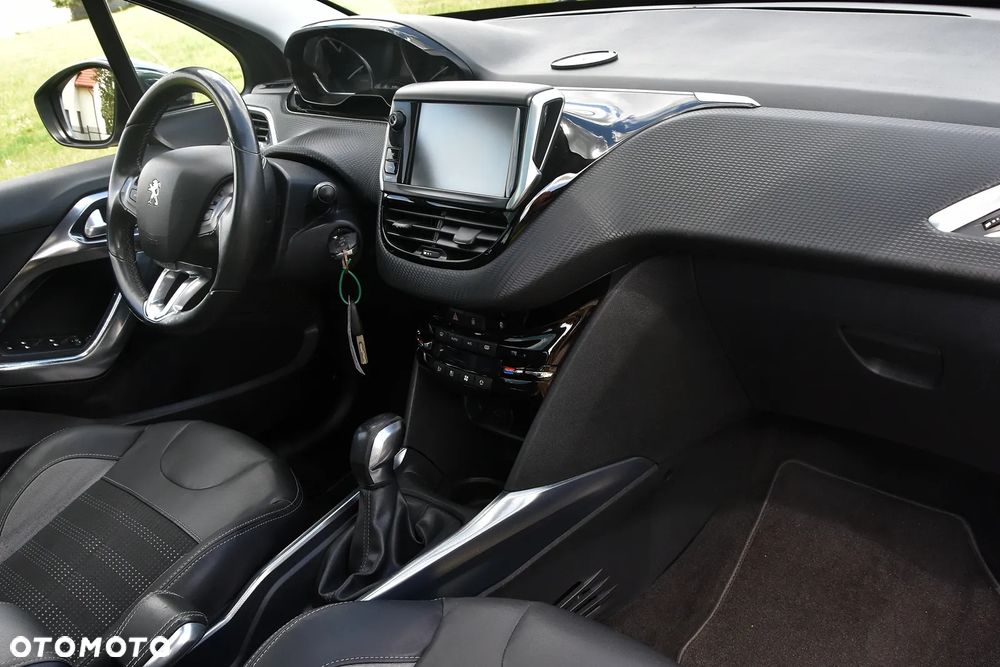 Peugeot 2008 1.2 Pure Tech Allure S&S - 21