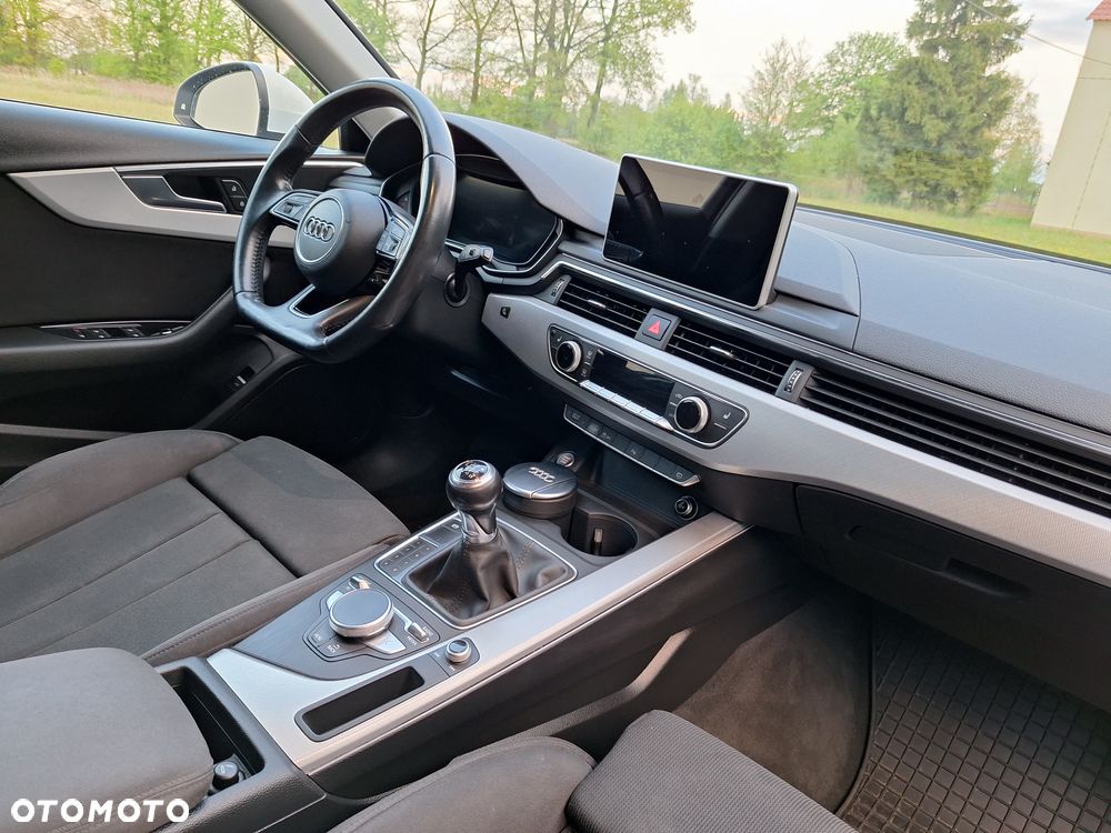 Audi A4 Avant 2.0 TDI DPF clean diesel Ambiente - 11
