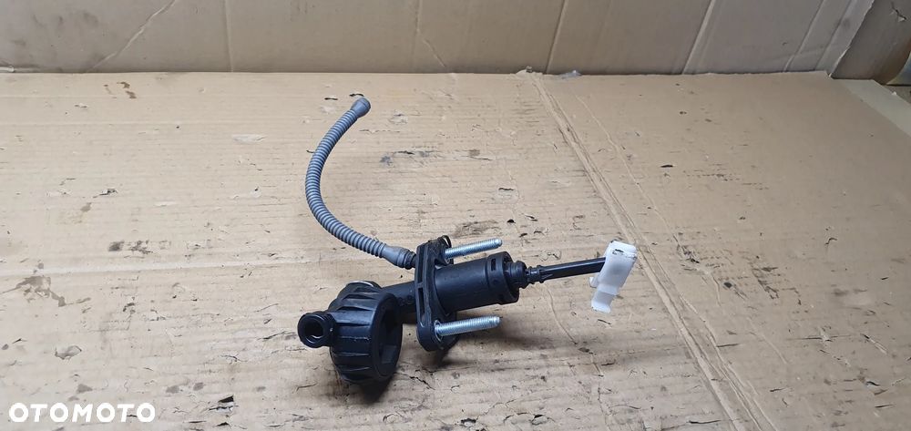Pompka sprzęgła wysprzęglik Opel Zafira C 55579998 - 1