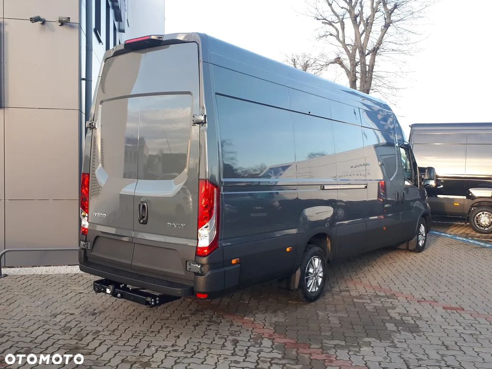 Iveco 35S21HA8V, wysokość H3, hak holowniczy, - 2