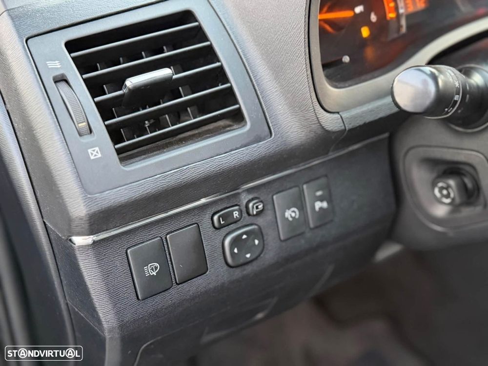 Toyota Avensis - 10